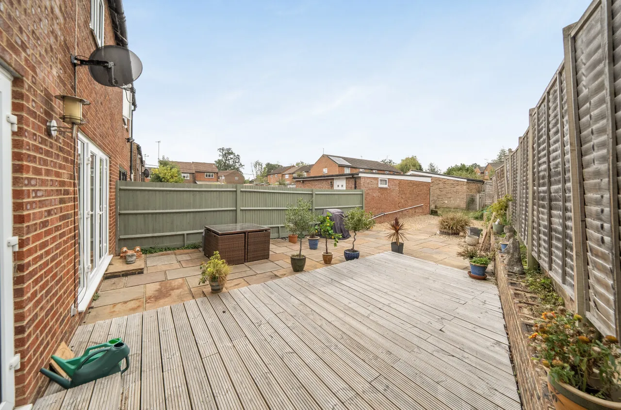 Estcots Drive, East Grinstead, West Sussex, RH19 3DB, photo 13