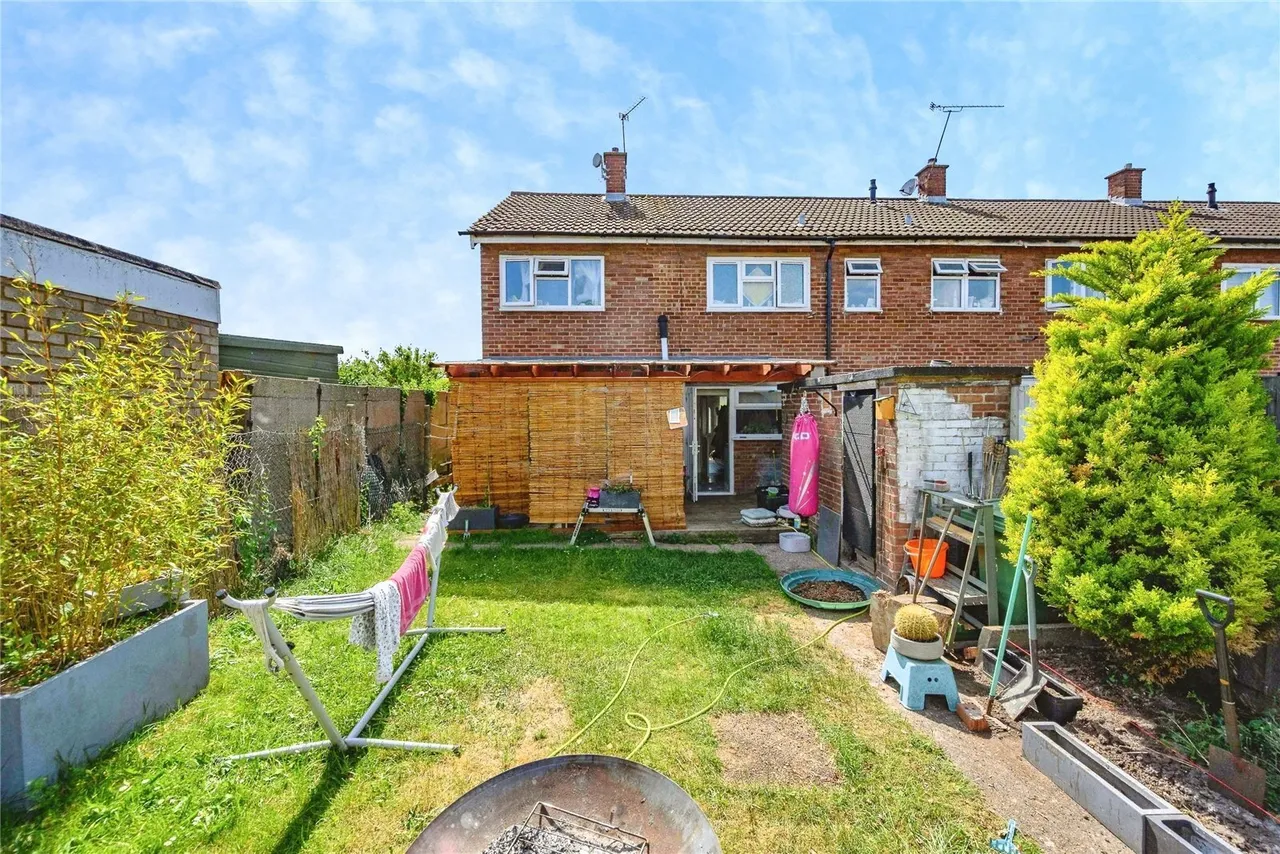 Blackthorn Road, Houghton Regis, Dunstable, Bedfordshire, LU5, photo 2