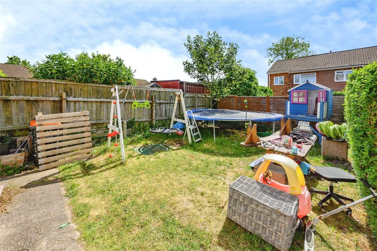 Blackthorn Road, Houghton Regis, Dunstable, Bedfordshire, LU5, photo 3