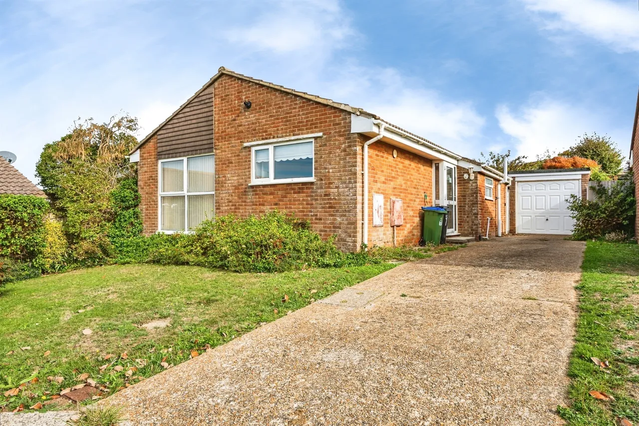 2 bed house for sale, Gleneagles Close, Seaford, BN25