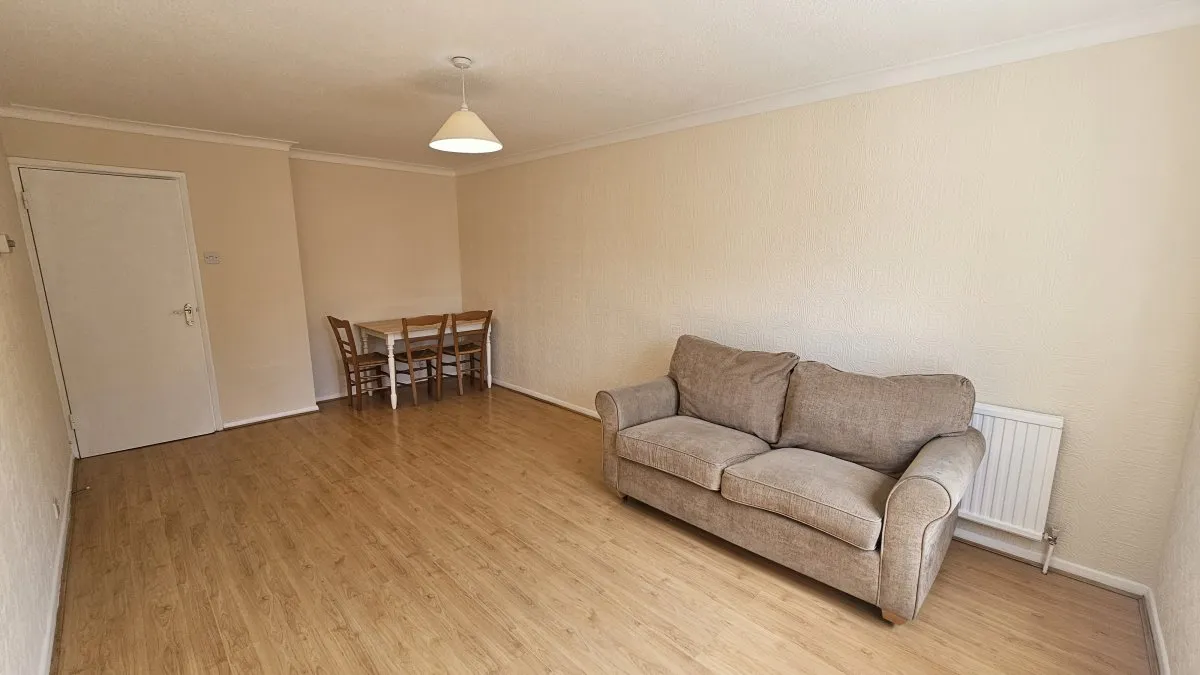 2 bed flat to rent — St Pauls Close, Ealing, W5 3JY