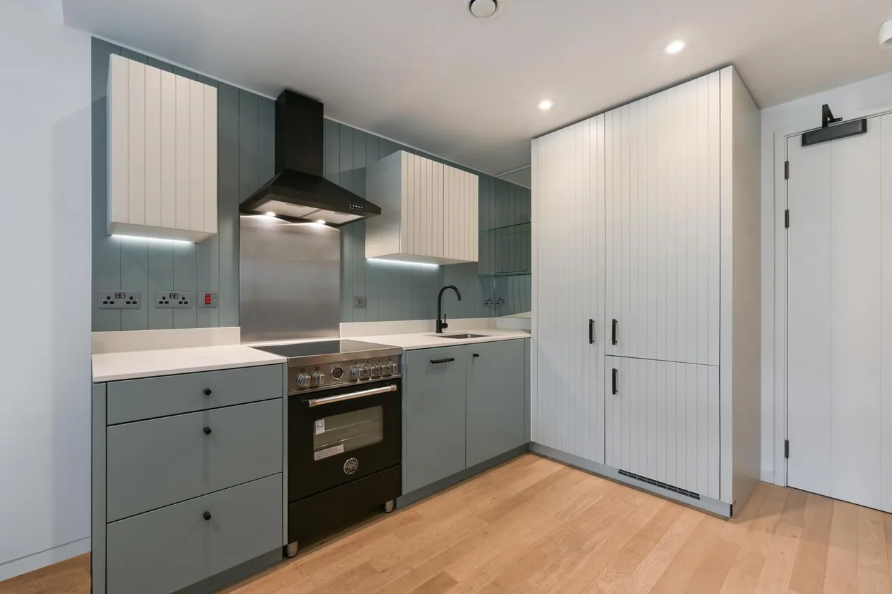 Calville House, Brentford, TW8, photo 2