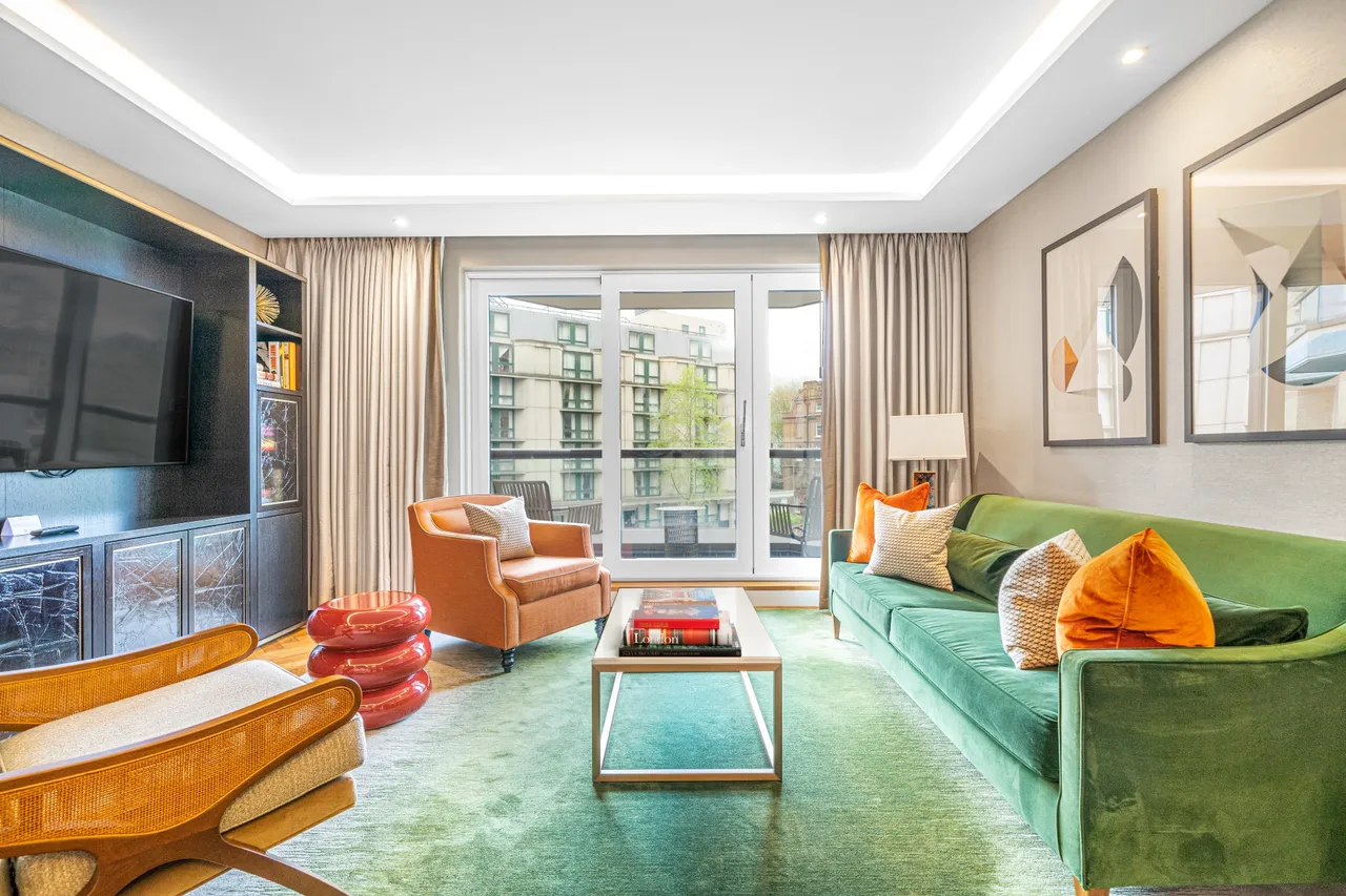 2 bed flat to rent — Cheval Gloucester Park, Ashburn Place, South Kensington, London