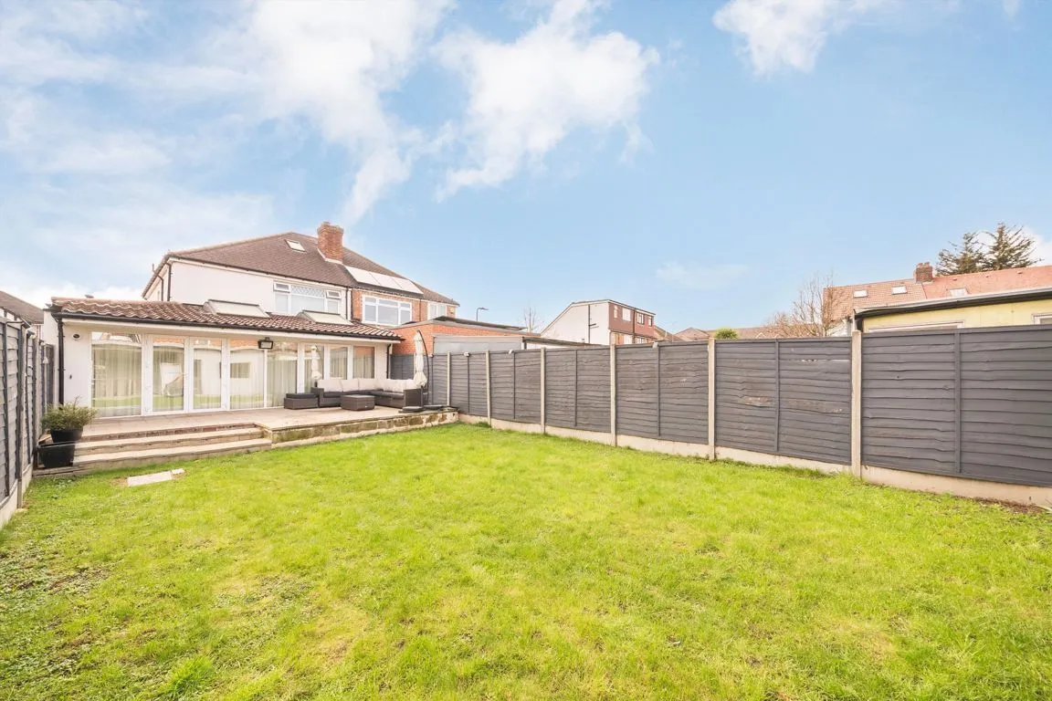 Barmouth Avenue, UB6, photo 9