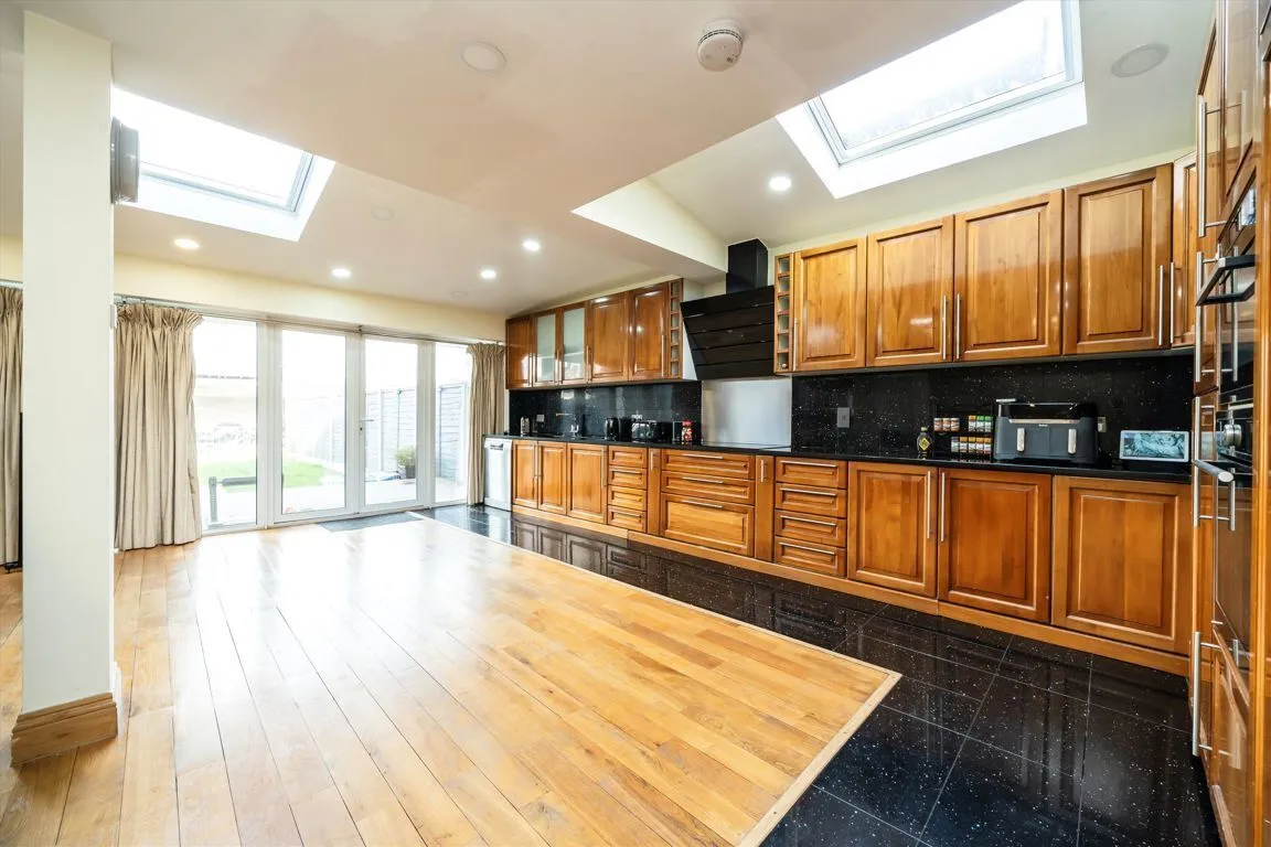 Barmouth Avenue, UB6, photo 3