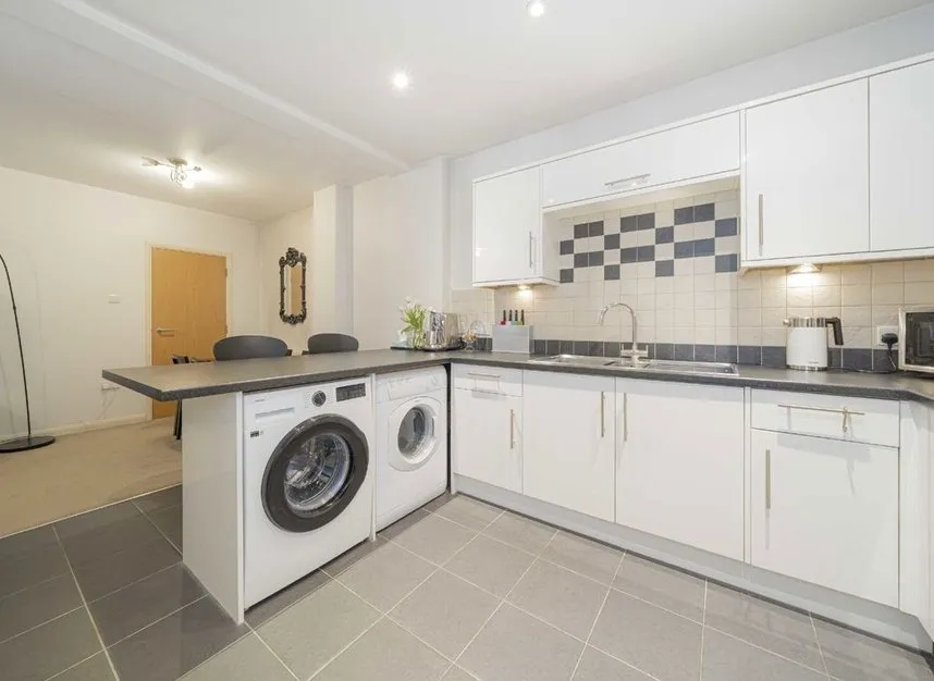 Thames Street, Sunbury-On-Thames, TW16, photo 5