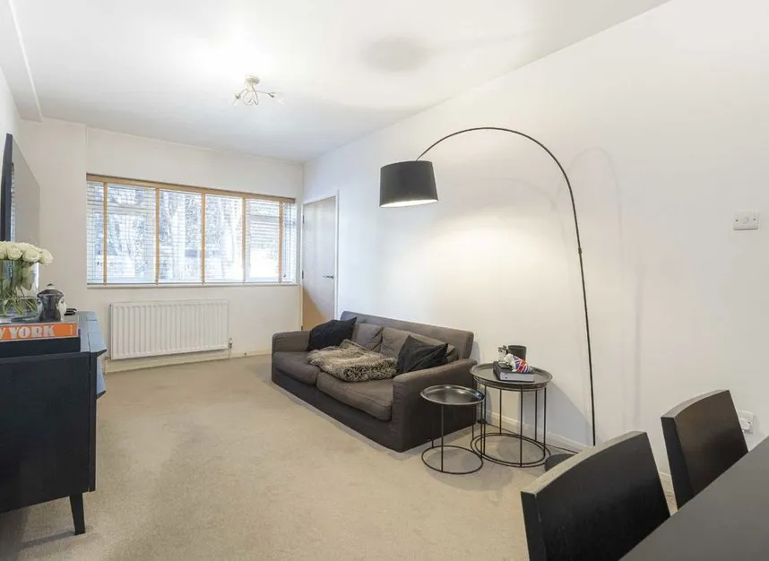 Thames Street, Sunbury-On-Thames, TW16, photo 2