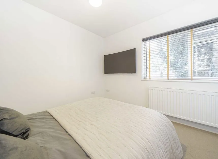 Thames Street, Sunbury-On-Thames, TW16, photo 4
