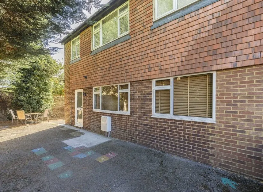 2 bed flat for sale, Thames Street, Sunbury-On-Thames, TW16