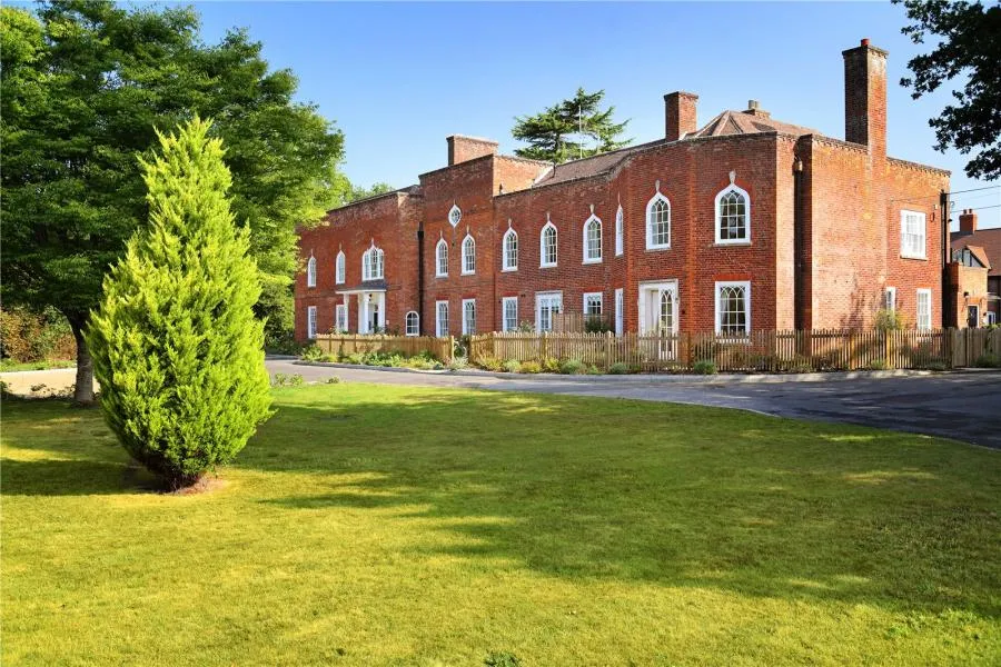 2 bed flat for sale, Hall Garden, Binfield, RG42