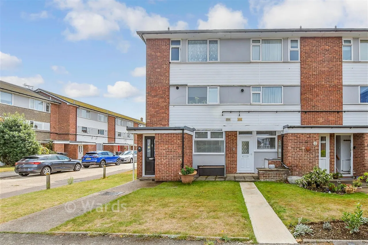 2 bed flat for sale, Magdalen Court, Broadstairs, CT10