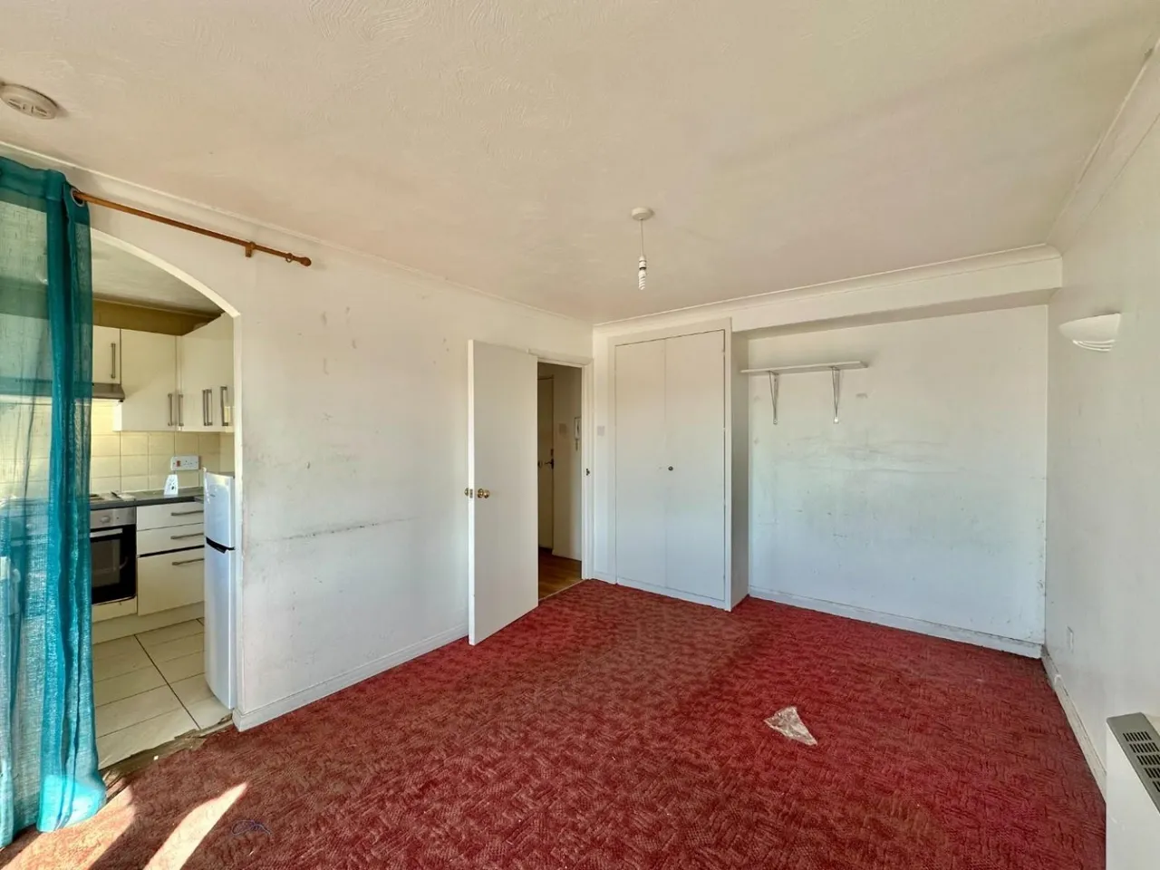 Fellowes Court, Cranford Lane, Harlington, Middlesex, UB3 5EZ, photo 3