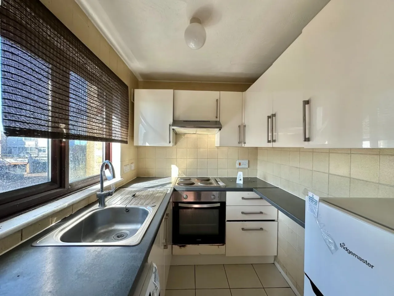 Fellowes Court, Cranford Lane, Harlington, Middlesex, UB3 5EZ, photo 2