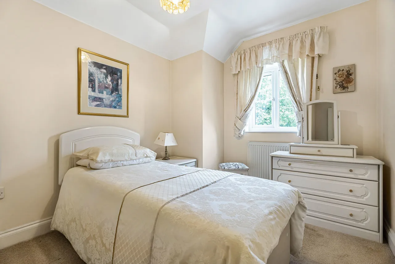 Clarence Street, Egham, TW20, photo 11