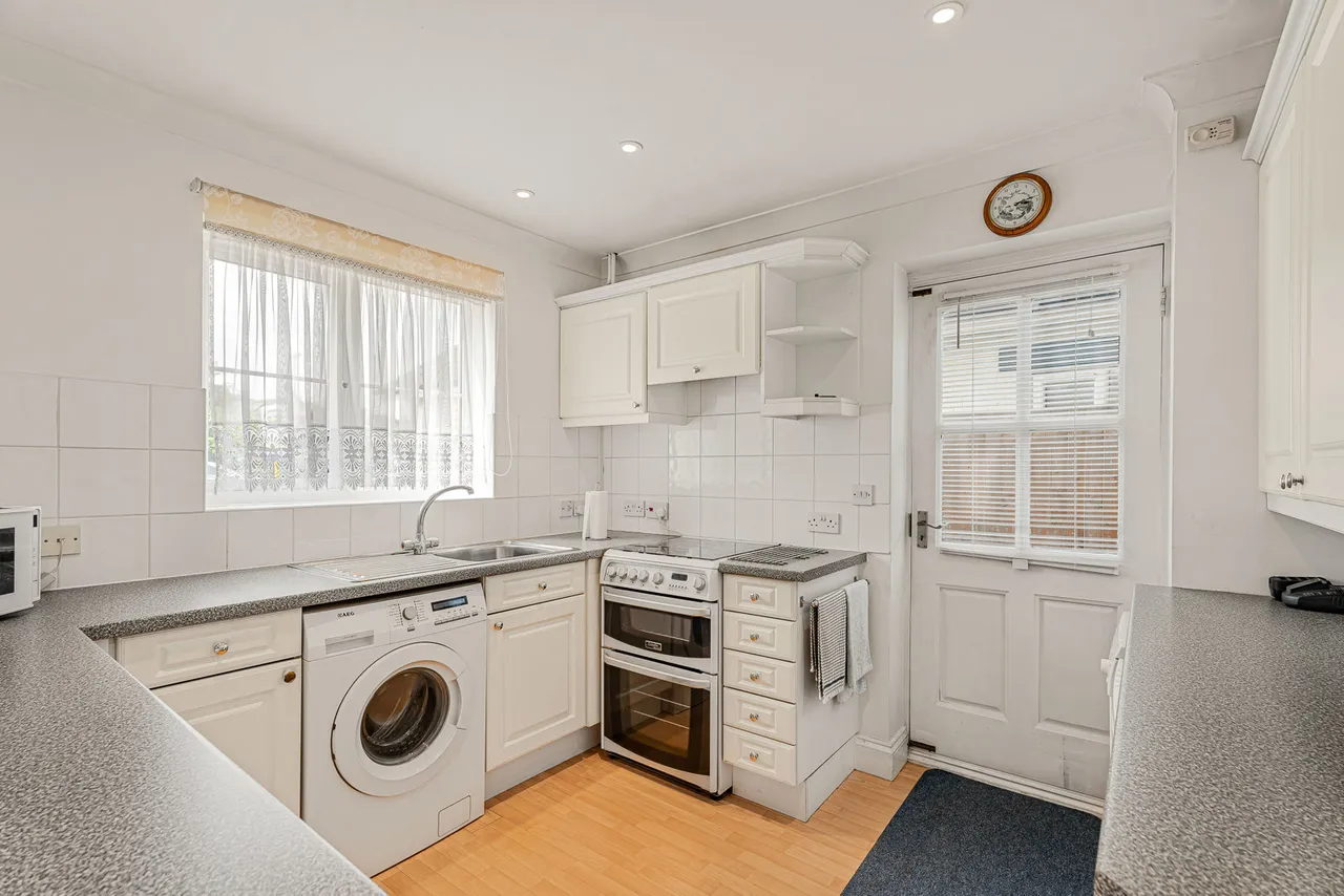Clarence Street, Egham, TW20, photo 3