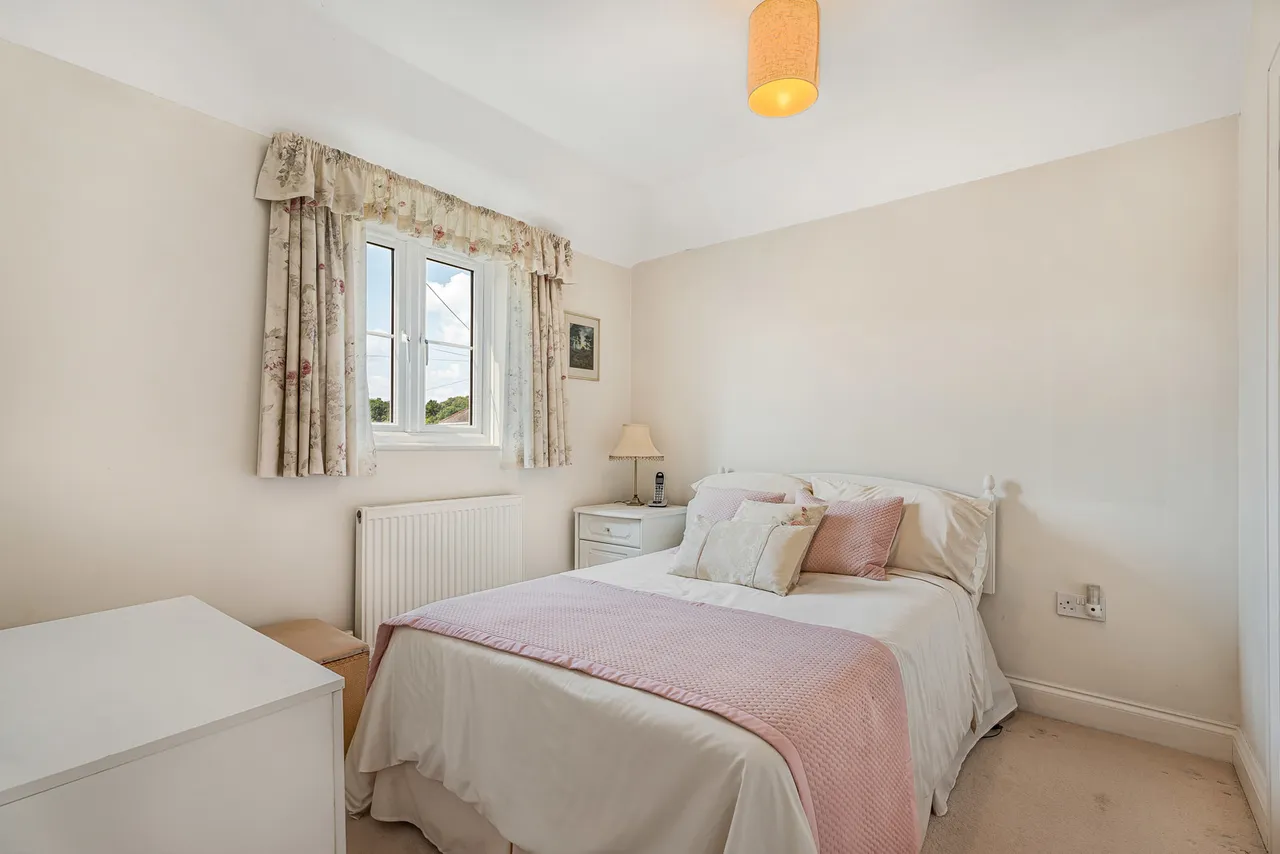 Clarence Street, Egham, TW20, photo 4