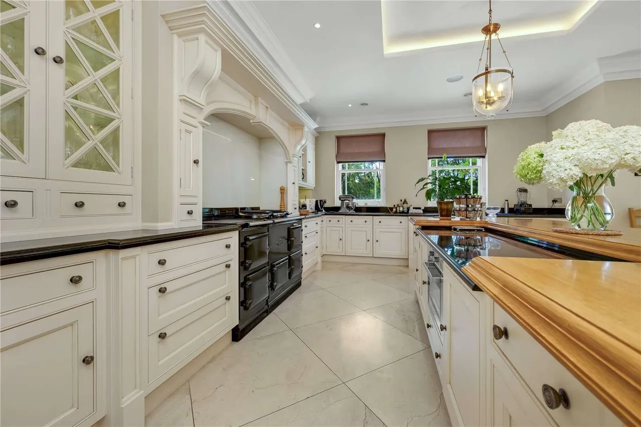 St George's Hill, Weybridge, Surrey, KT13 0LZ, photo 5