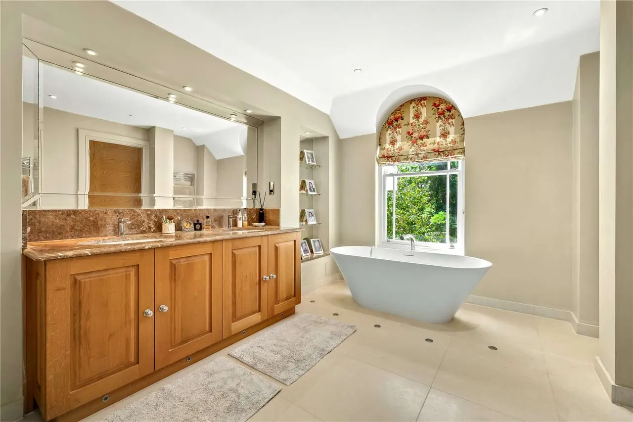 St George's Hill, Weybridge, Surrey, KT13 0LZ, photo 12