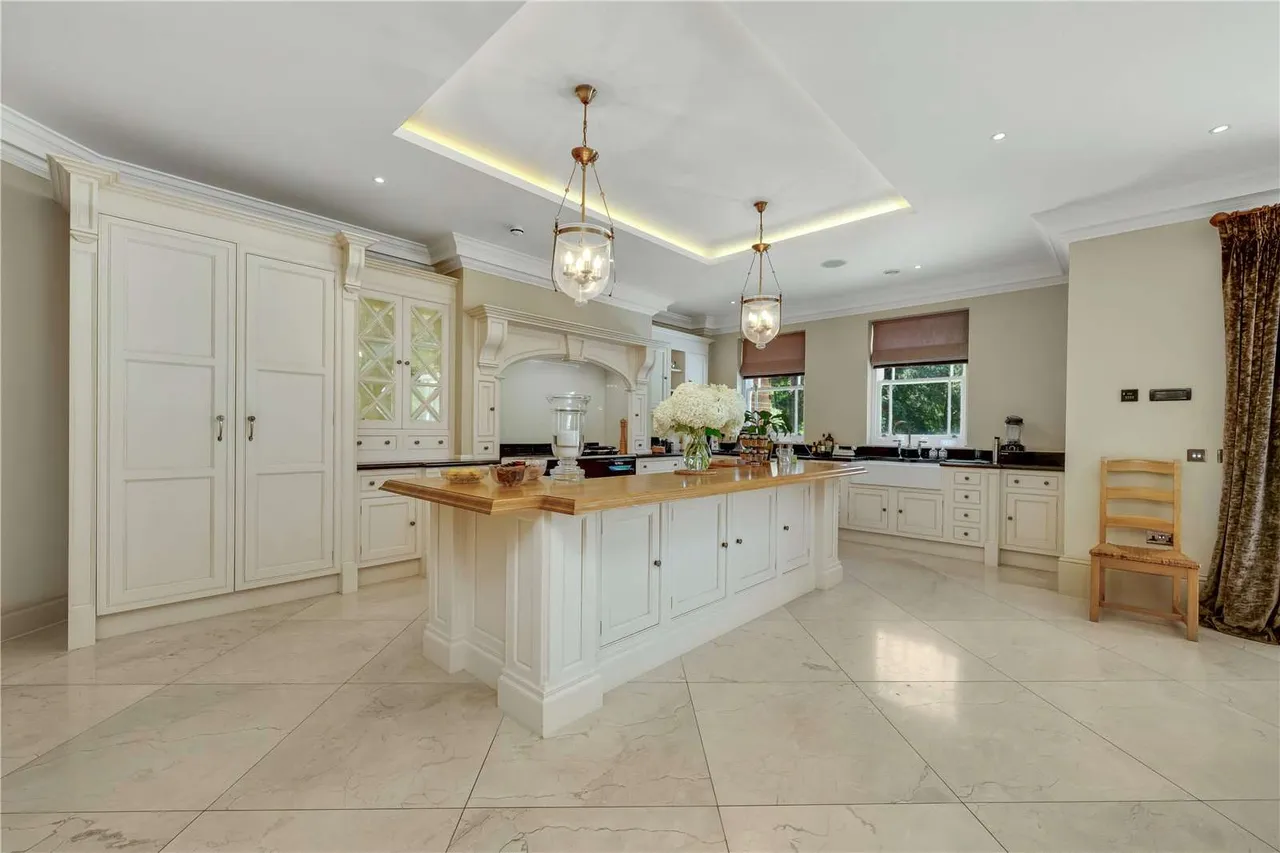 St George's Hill, Weybridge, Surrey, KT13 0LZ, photo 4