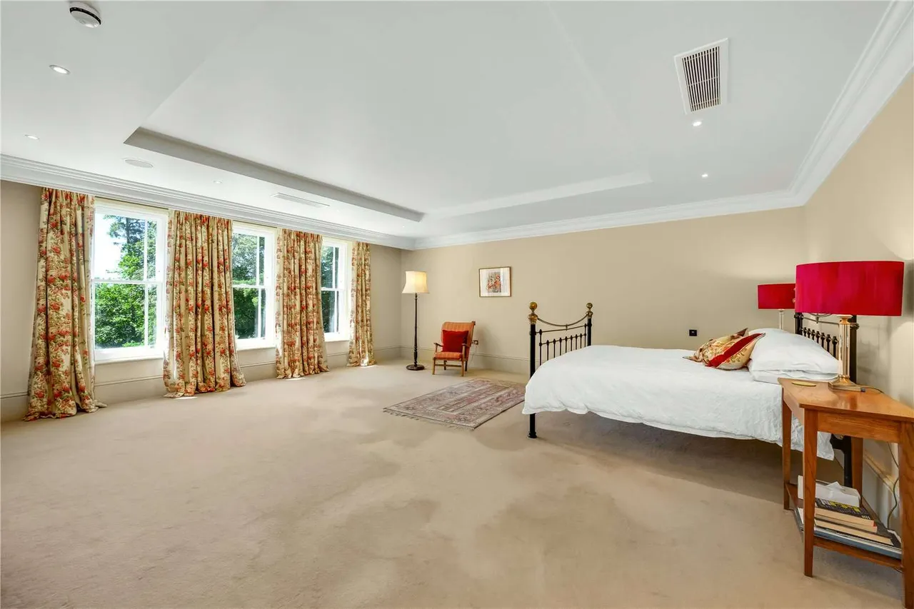 St George's Hill, Weybridge, Surrey, KT13 0LZ, photo 11