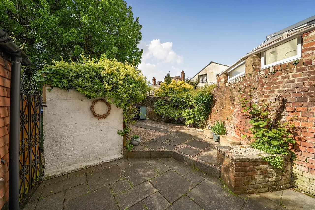 East Street, Titchfield Village, photo 17