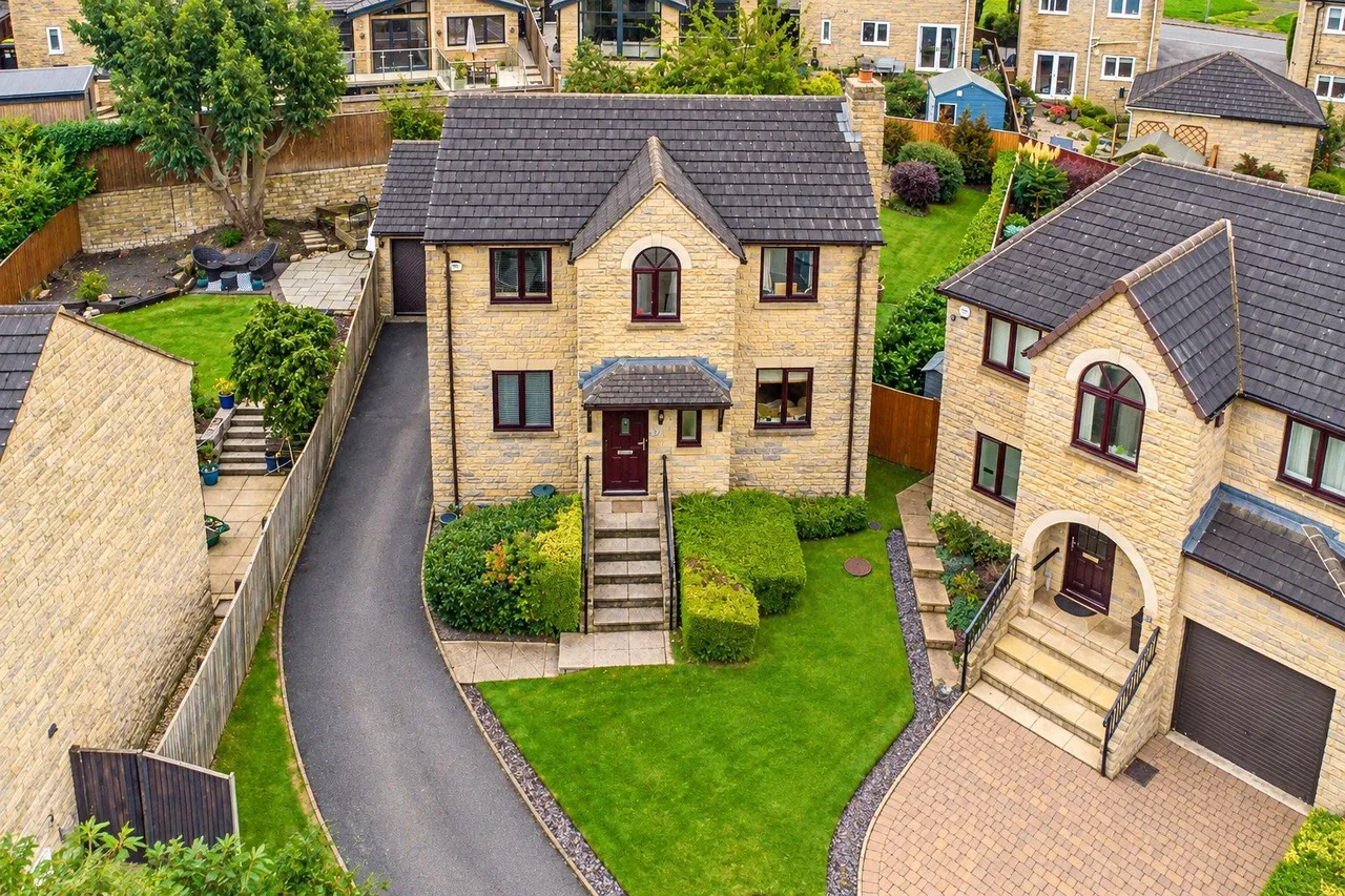 4 bed house for sale, Ullswater Close, Elland, HX5