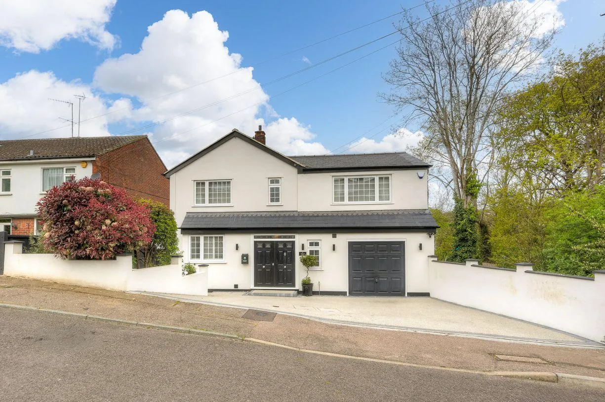 4 bed house for sale, Marjorams Avenue, Loughton, IG10