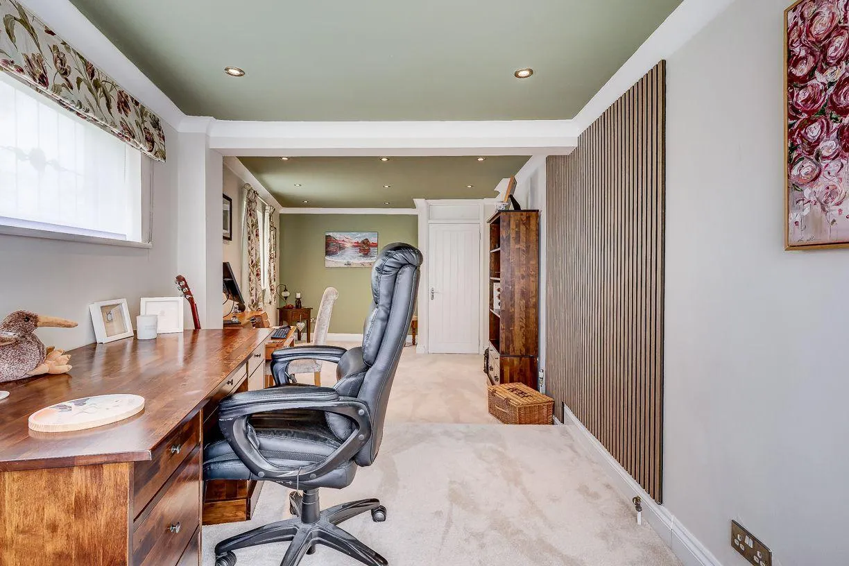 Marjorams Avenue, Loughton, IG10, photo 23