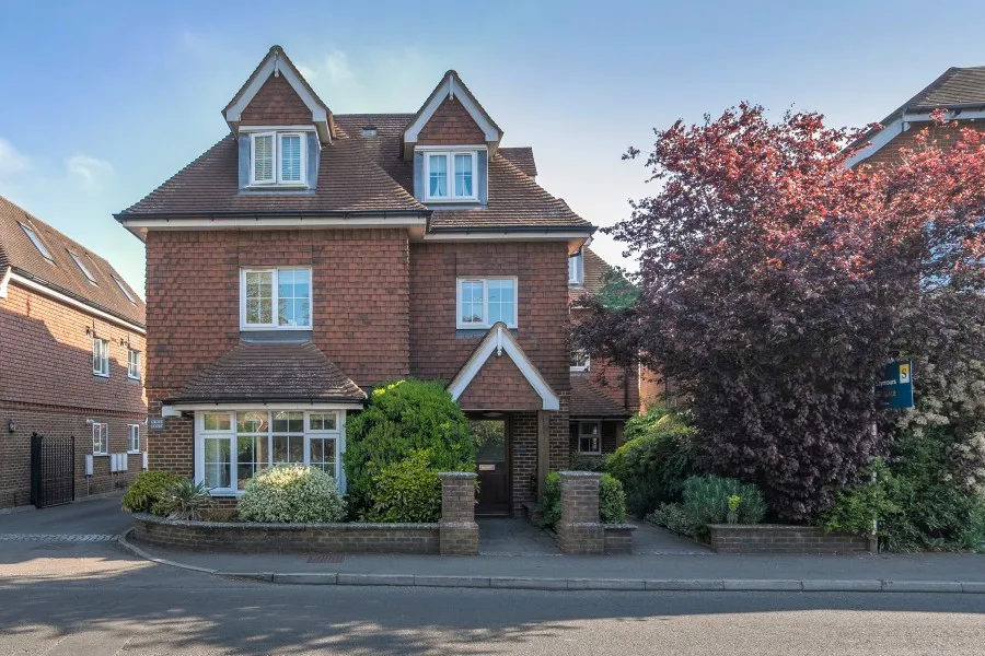 2 bed flat to rent, Send Road, Send, GU23