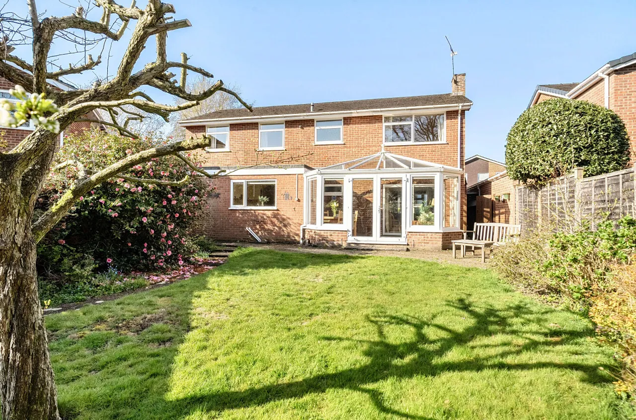 Lightwater Meadow, Lightwater, Surrey, GU18 5XJ, photo 11