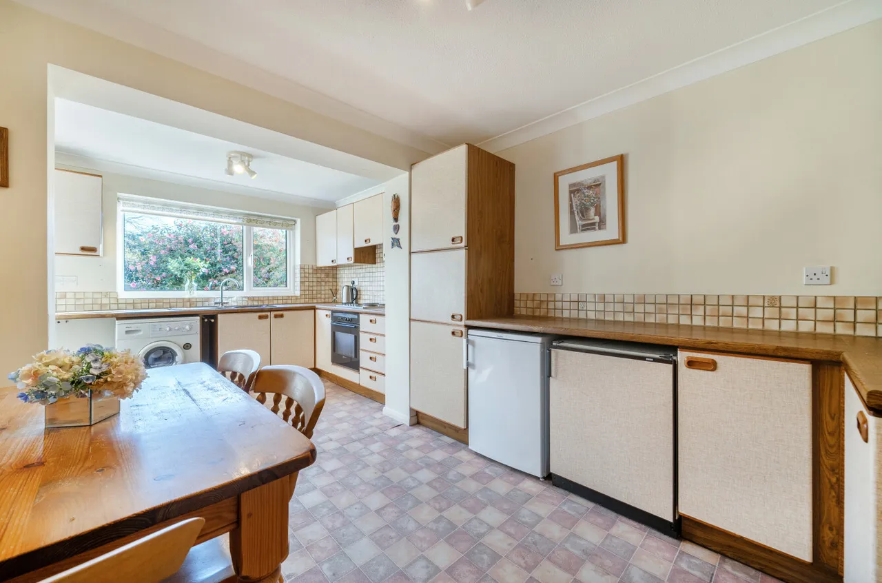 Lightwater Meadow, Lightwater, Surrey, GU18 5XJ, photo 3