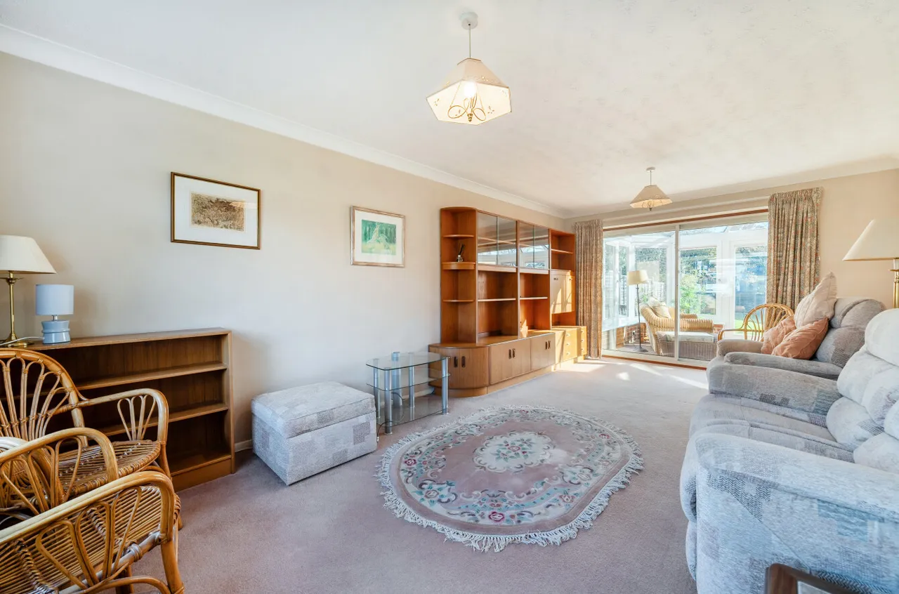 Lightwater Meadow, Lightwater, Surrey, GU18 5XJ, photo 2