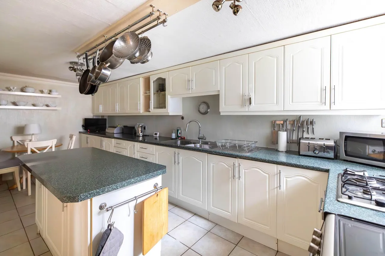 High Street, Bisley, GL6, photo 9