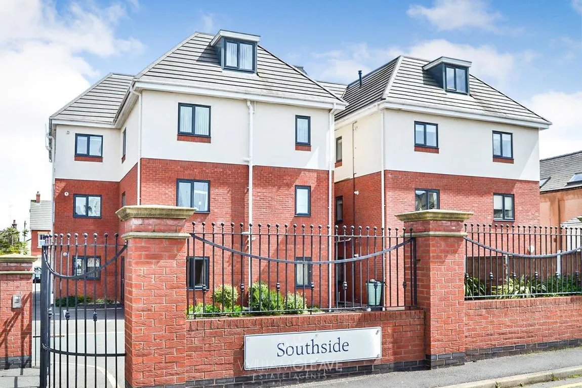 2 bed flat for sale — Argoed Road, Buckley, CH7 3BF