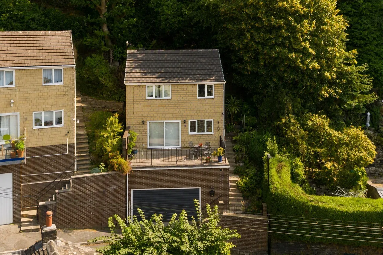 3 bed house for sale — Old Lees Road, Hebden Bridge