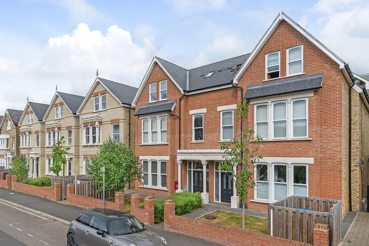 1 bed flat for sale — 31-33 Fasset Road, Kingston upon Thames, Greater London, KT1 2FJ