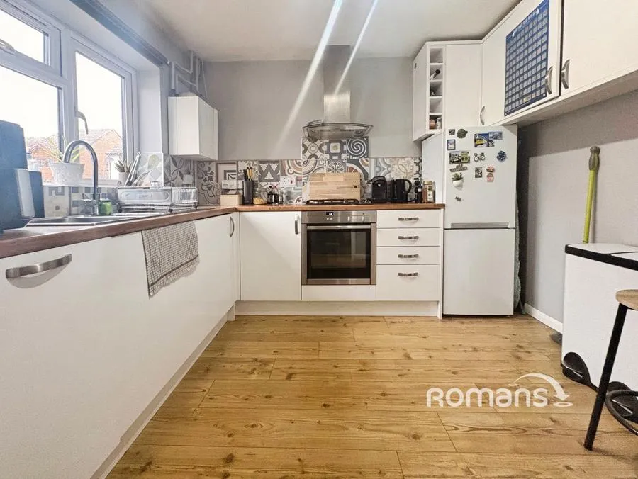 Fallowfield, Yateley, GU46, photo 4