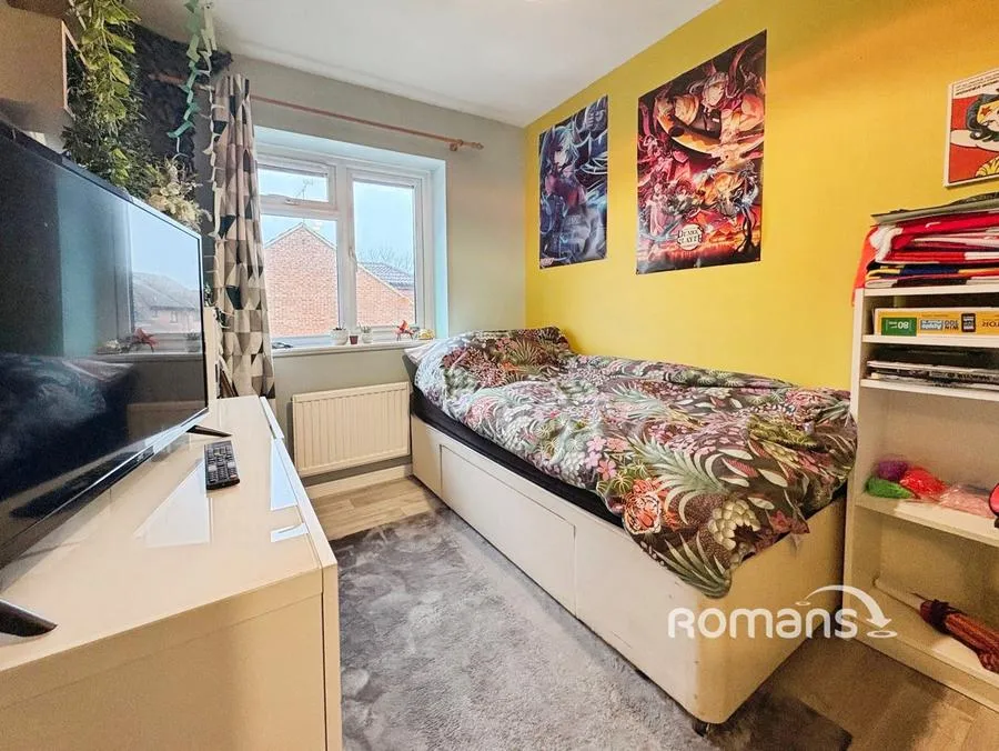 Fallowfield, Yateley, GU46, photo 6