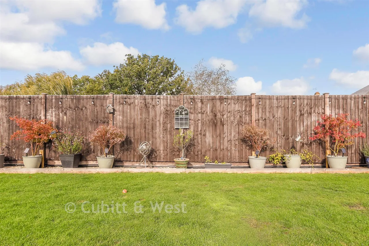 The Drive, Horley, RH6, photo 3