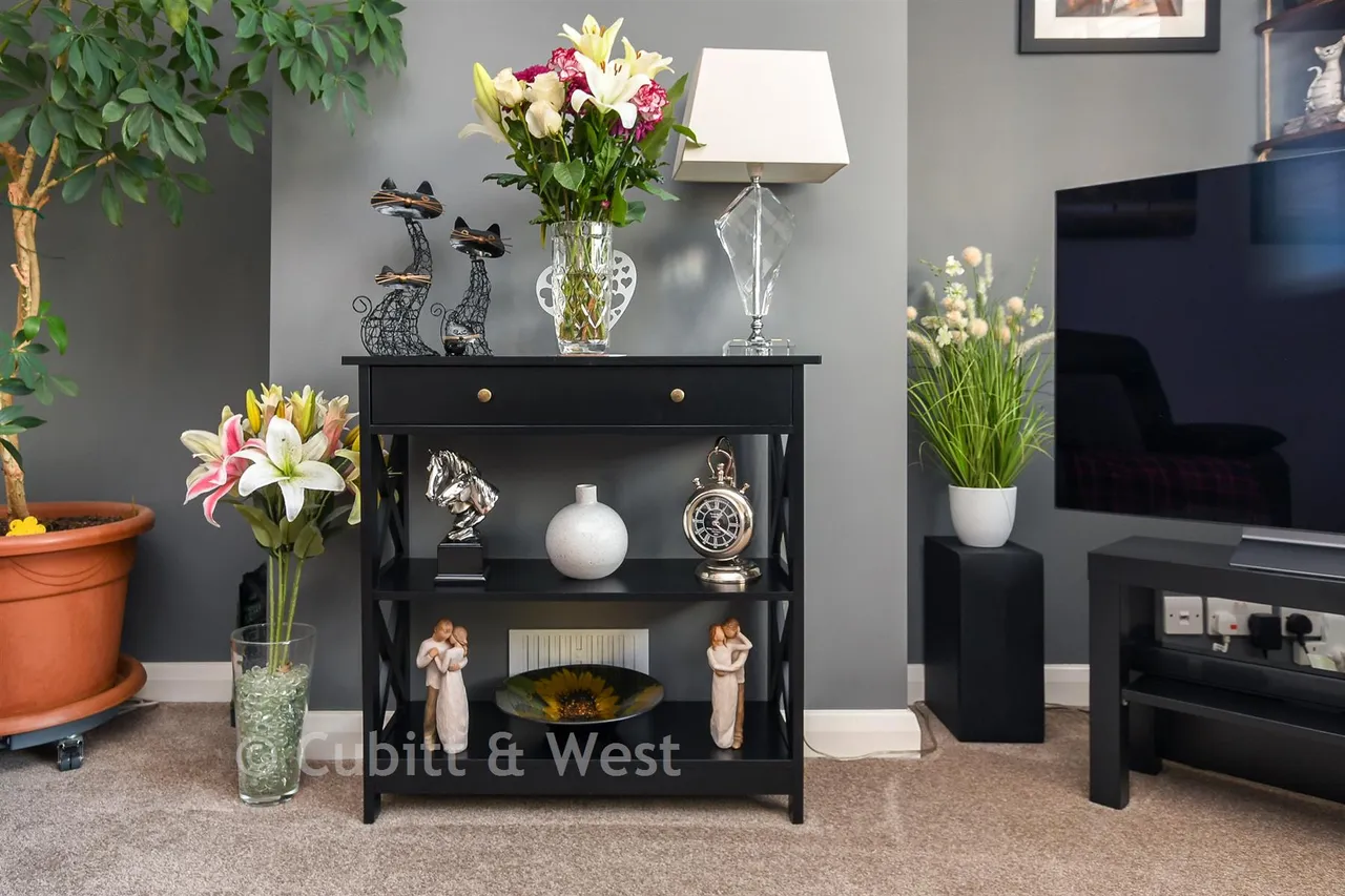 The Drive, Horley, RH6, photo 5