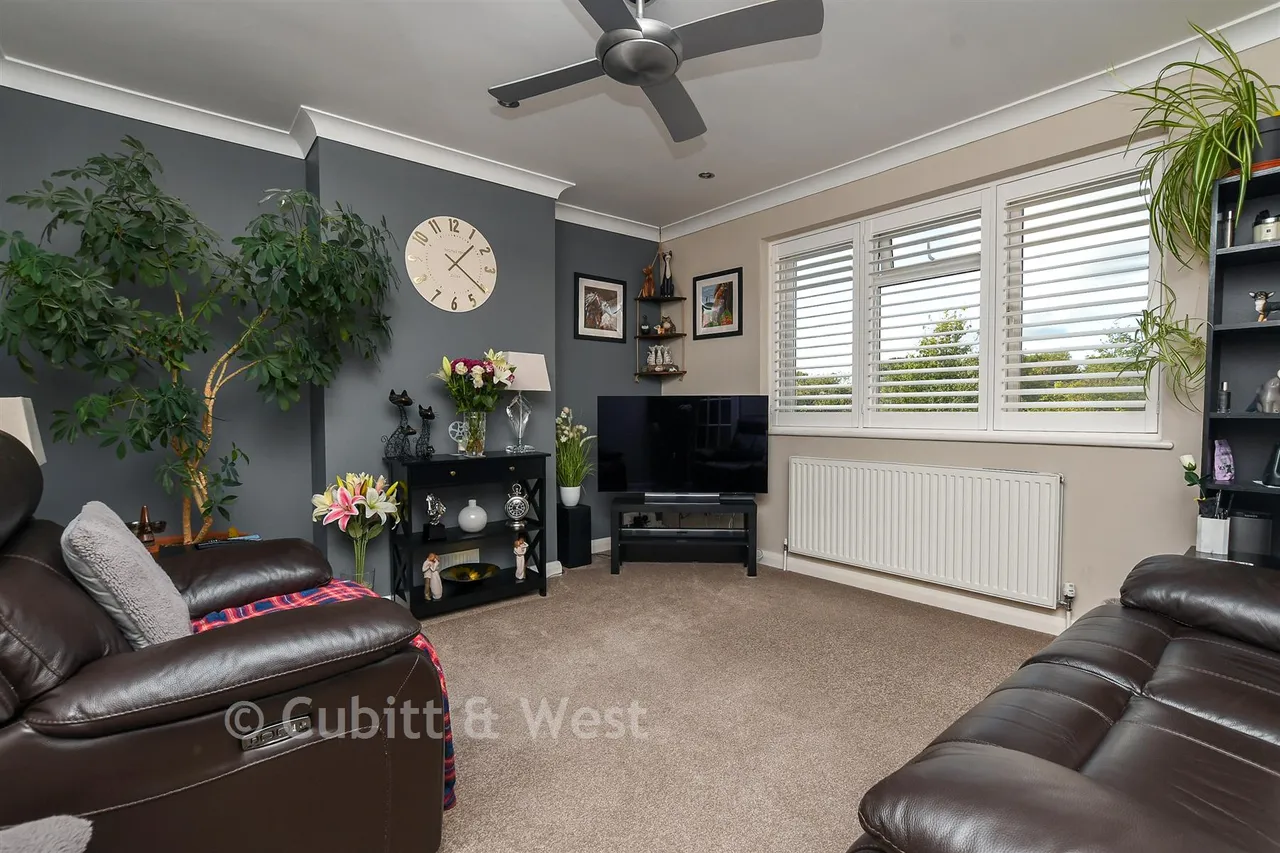The Drive, Horley, RH6, photo 4