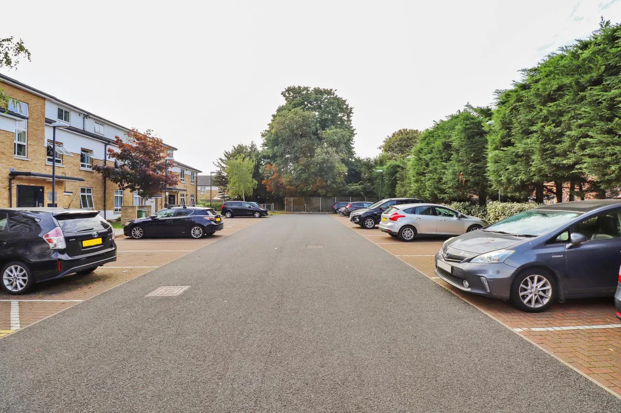 Woolwich Road, London, SE2, photo 15