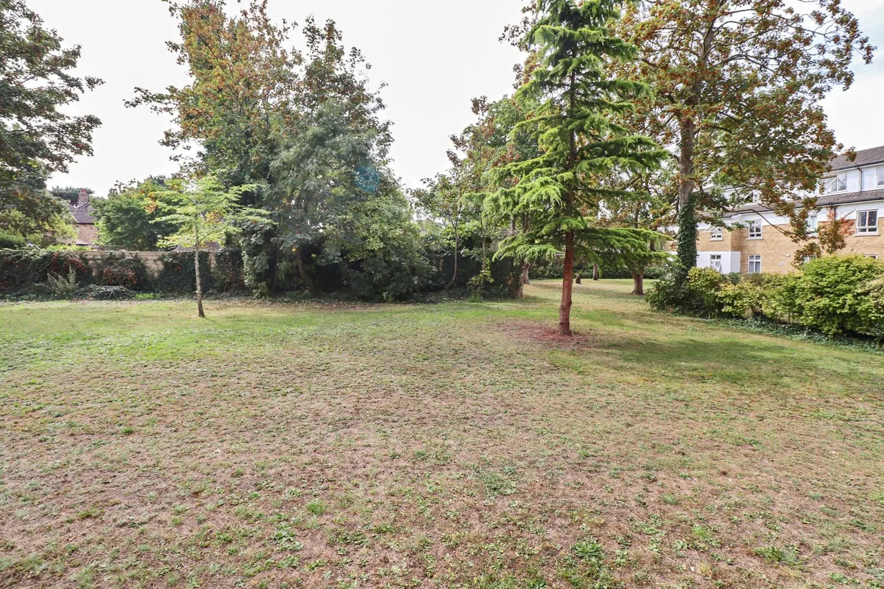 Woolwich Road, London, SE2, photo 9