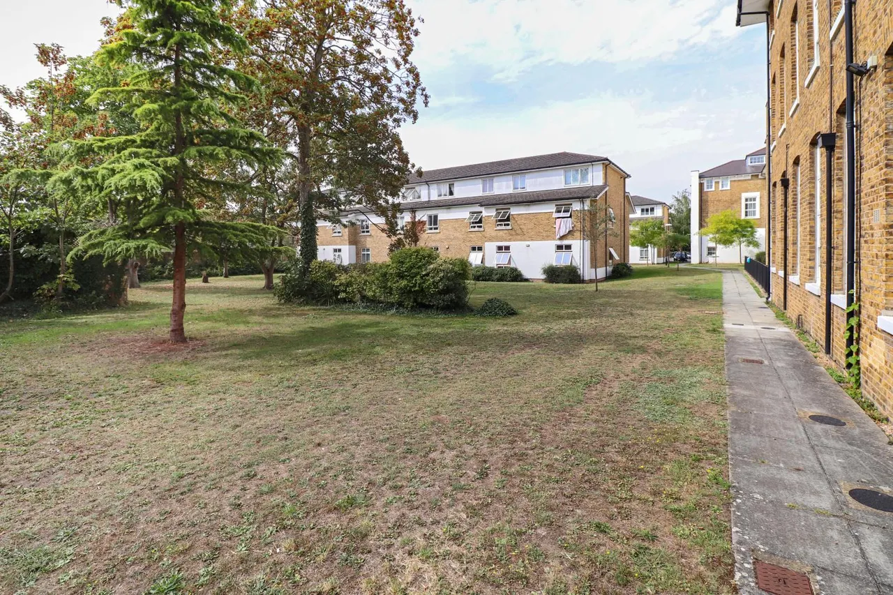 Woolwich Road, London, SE2, photo 14