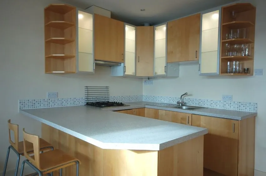 Chiswick High Road, W4, photo 3