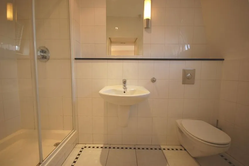 Chiswick High Road, W4, photo 7