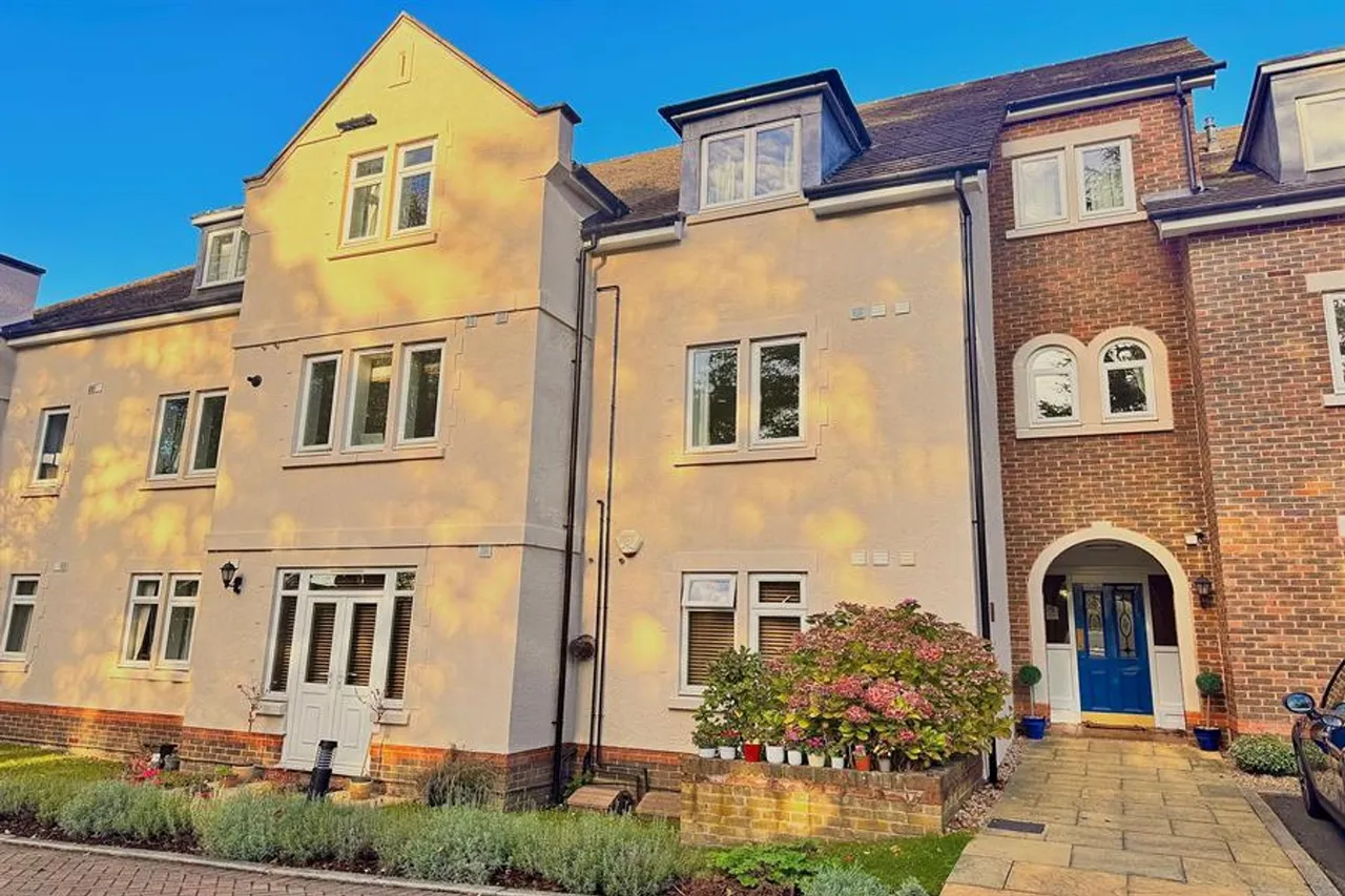 2 bed flat for sale, Regency Court Grove Lane, Altrincham