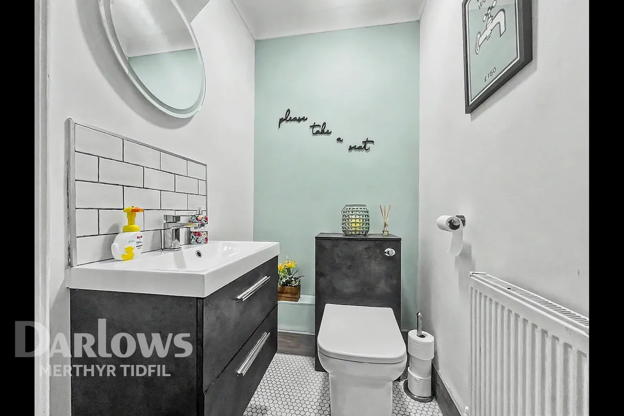 Manor Court, Treharris, photo 10