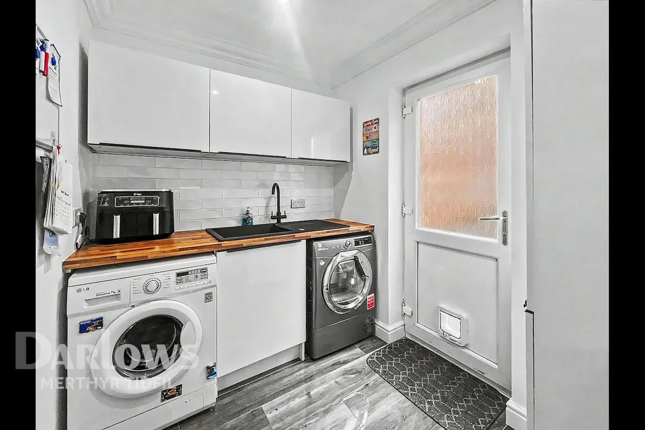 Manor Court, Treharris, photo 16