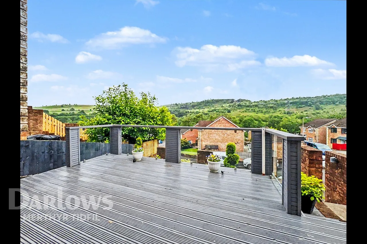 Manor Court, Treharris, photo 7